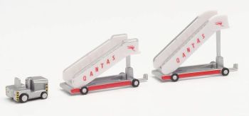 HER571005 - Passenger stairs + QANTAS tracor
