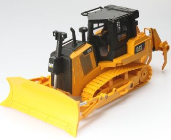 DCM25002 - Bull CATERPILLAR D7E Radio Controlled - AVAILABLE 2nd QUARTER