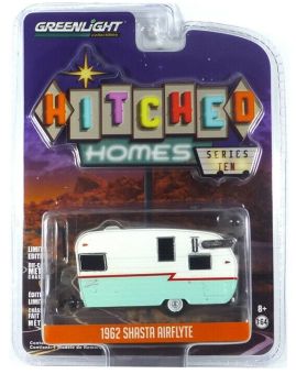 GREEN34100-E - Green and white 1962 SHASTA Airflyte 1 axle caravan Hitched Homes series sold in blister pack