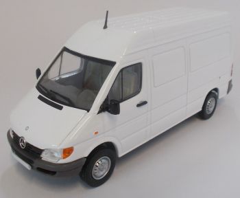 HOL1094 - MERCEDES BENZ Spinter white