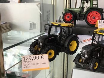 CW0090 - FENDT 211 Black yellow rims