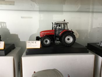 CW0080 - MASSEY FERGUSON 8220 wide wheels