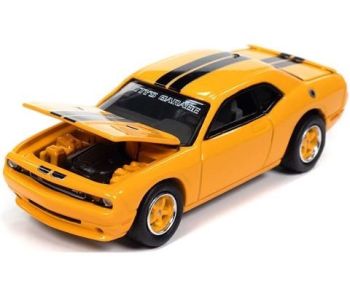 JLCT014-2B - 2014 DODGE Challenger SRT8 - Petty's Garge in orange from the 2024 COLLECTOR TINS ​​series in blister pack
