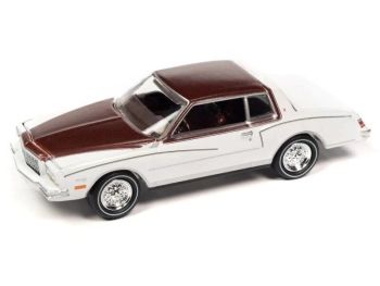JLMC032A-B - 1980 CHEVROLET Monte Carlo White from the MUSCLE CARS series 2023 blister-packed