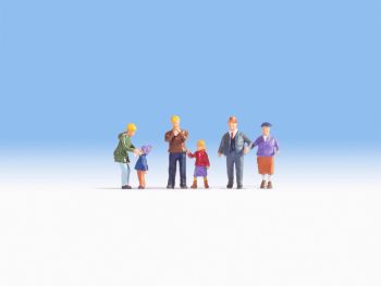 NOC15930 - Family in winter