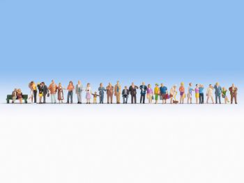 NOC16043 - Set of people in the city