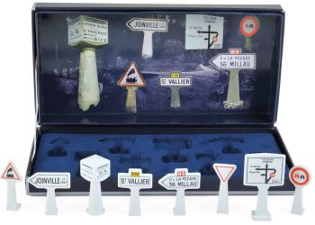 NOREVAV4109 - Set of 8 road signs