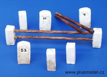 PLS084 - Model reduced of 5 road quard stones and 3 raillings not paint not build