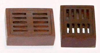 PLSEL032 - Model reduced of 2 sever hatches square 1.5 x 1 x 0.4 cm not paint and not build for diorama