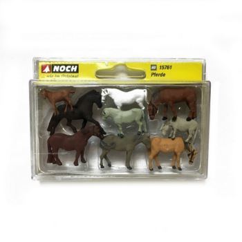 NOC15761 - 9 horses
