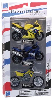 NEW67015A - Box of 3 motorcycles 2 SUZUKI and a YAMAHA