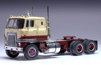 IXOTR201.22 - INTERNATIONAL Transtar COE 1965 beige and brown