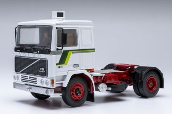 IXOTR228.22 - VOLVO F10 4x2 1983 White and Green