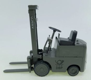 WIK83-12 - USED - CLARK Forklift, Gray - DBP - German Remote Courier Service